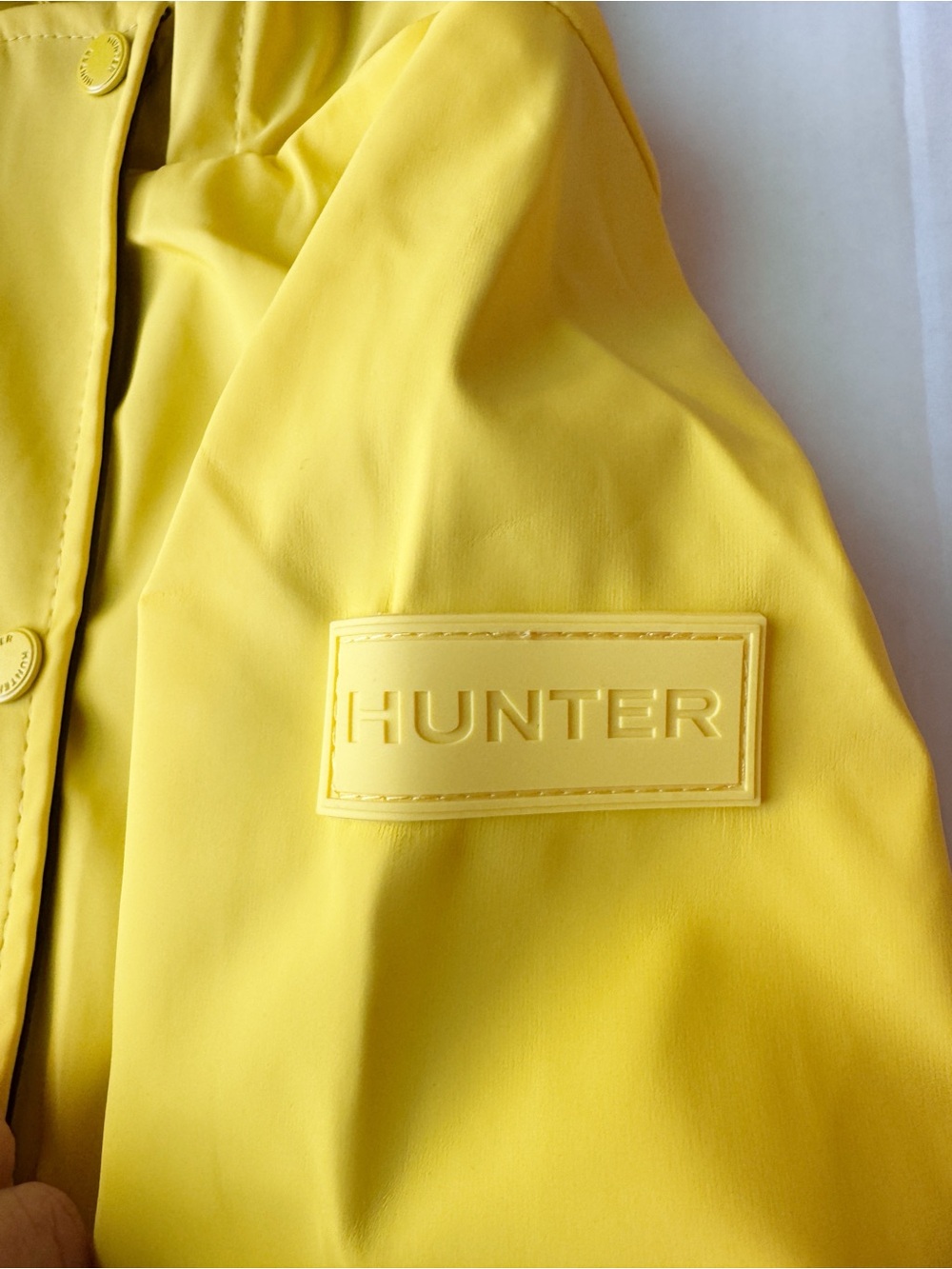 Hunter New Boys Water
Resistant Long Hooded Rain Jacket in Yellow NWT Size 8Y - Picture 6 of 14